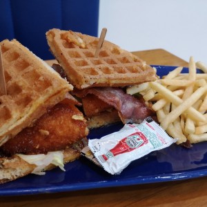 chiken and waffle sandwich 