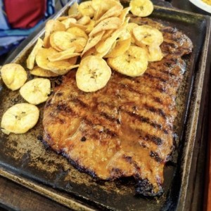 Lomo de cerdo con patacones