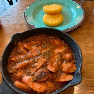 Salchichas Guisadas con Tortillas