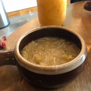 sopa de pollo