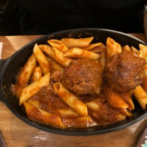 penne pomodoro con bolas 