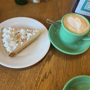 Pie de limon y late vegano con vanilla y almendra