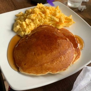 Pancakes con huevos 