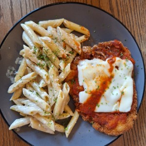 Penne Alfredo con pollo