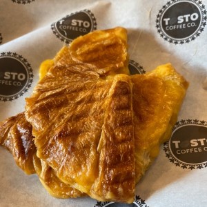 Croissant con queso