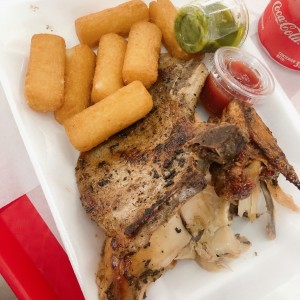 chuleta y pollo asado con yukitas