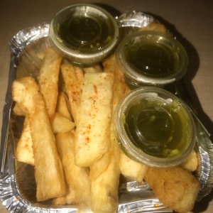 orden de yuca con chimichurri