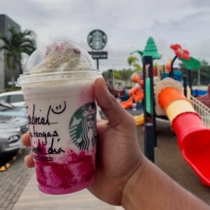 toasted White mocha Creme Frapuccino sub sugar Cokkie syrup for toasted White mocha sauce with sprinkles inside the cup.