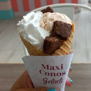 maxi cono amaretto