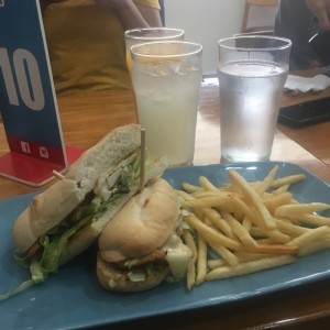 sandwich de pollo con papas