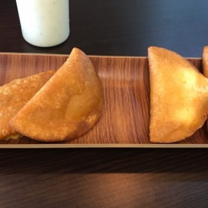 empanadas de pescado, empanadas de queso y platano 