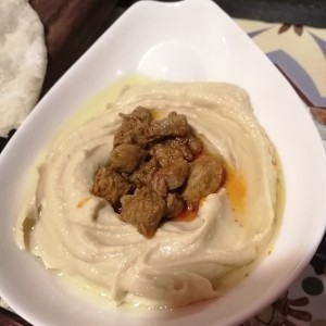 hummus con carne