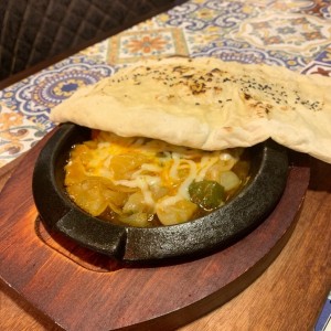 Pan de la casa con vegetales gratinados