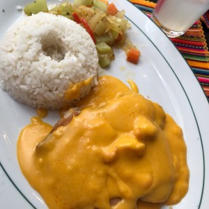 pescado en salsa bechamel con aji amarillo 