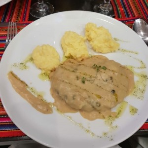 Corvina a la pimienta verde