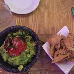 Guacamole y margarita a las rocas