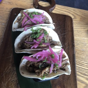 Tacos cochinilla