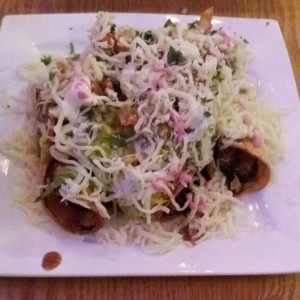 tacos dorados de pollo