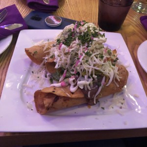 Tacos dorados de pollo