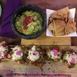 Guacamole y Patacones rellenos