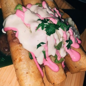 Tacos dorados de pollo 