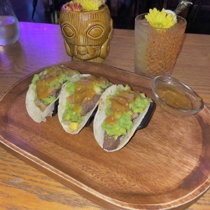 Tacos de Combinacion, coctel con Mezcal