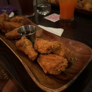 8 Alitas / BBQ, Picante o Maracuyá