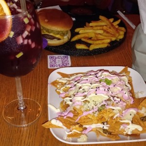 Nachos Mayas y Catarina Burger 