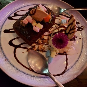 Brownie con helado 