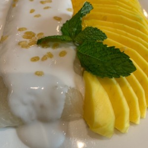 POSTRE - MANGO STICKY RICE