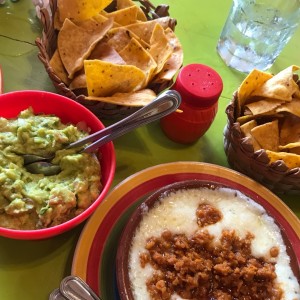 queso fundido y guacamole ? in love 