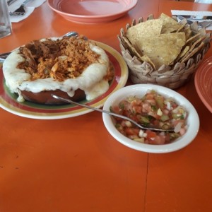 Queso fundido, muy crujientes los nachos