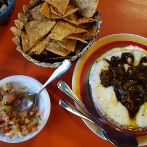 Queso Fundido con Rajas