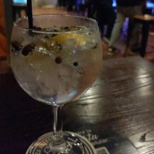 Gin tonic con naranja y pimienta dulce