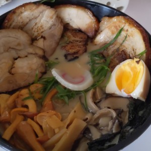 Ramen de puerco