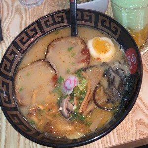 karai Tonkotsu