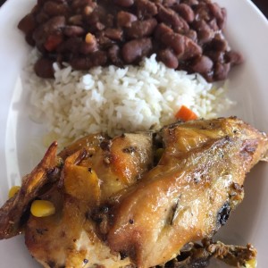 Pollo Asado con arroz blanco y porotos