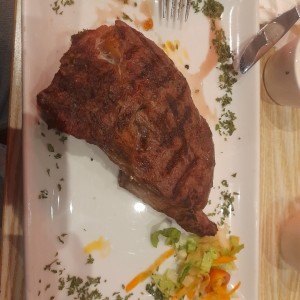 Rib Eye termino medio (textura suave, jugoso y buen punto de sal)