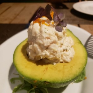 Aguacate relleno de langosta