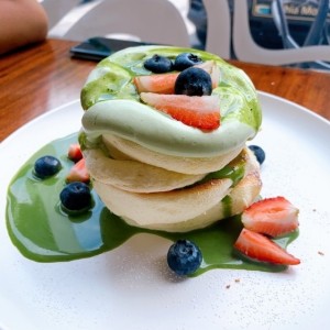 PANCAKES DULCES - FLUFFY MATCHA PANCAKES