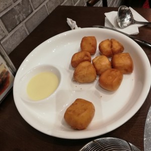 Fried buns leche 