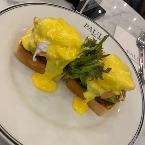 Desayuno huevos benedictinos 