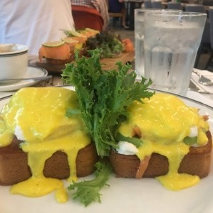 Huevos benedict con salmon 