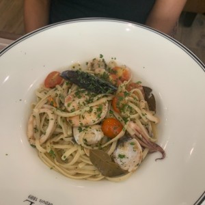 Pasta Al Olio con Mariscos 