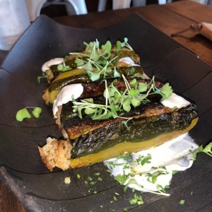 Zuccini relleno de arroz y garbanzo