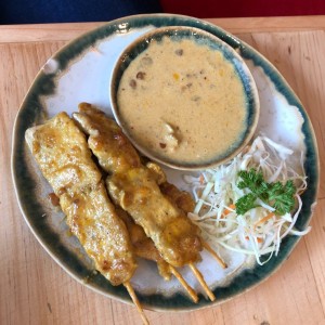 Satay de Pollo con salsa de mani