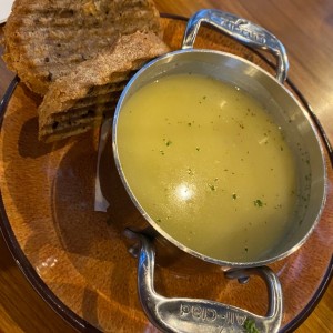 Sopa de puerro con papa