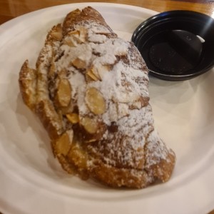 CROISSANT DE ALMENDRAS 