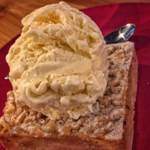 Tarta de Manzanas con Helado de Vainilla