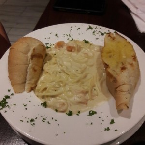 Pasta carbonara con camarones